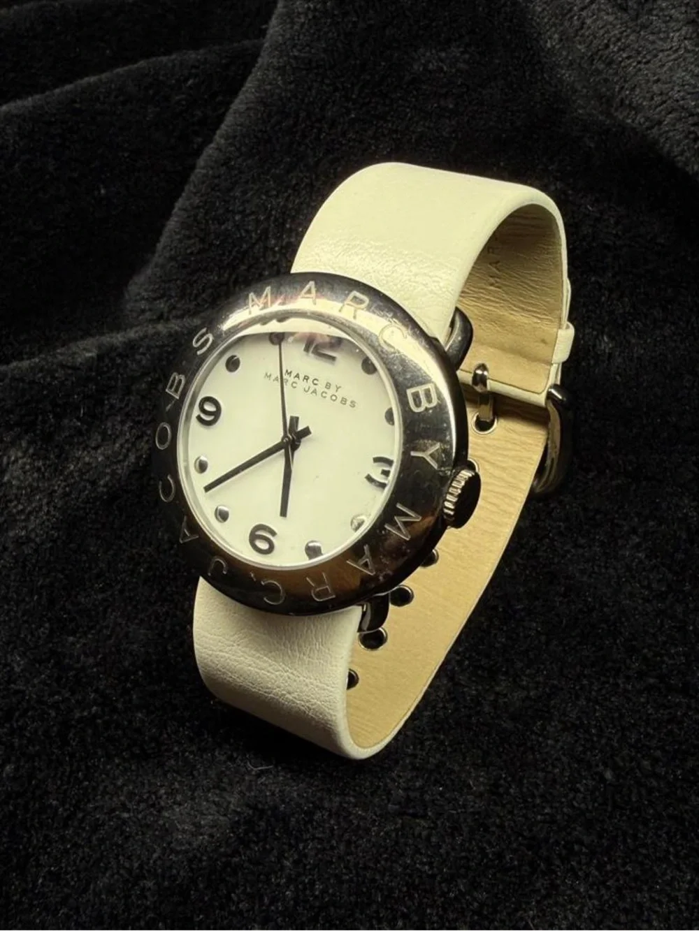 Marc by Marc Jacobs White Leather Strap Silver-Tone Bezel Watch